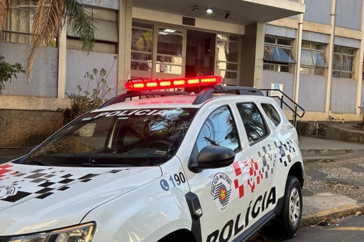 O homem foi preso pela PM e levado ao plantão policial.