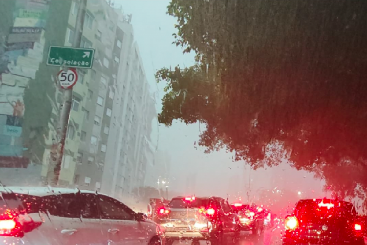 Antes da chuva, porém, dias quentes são esperados. 