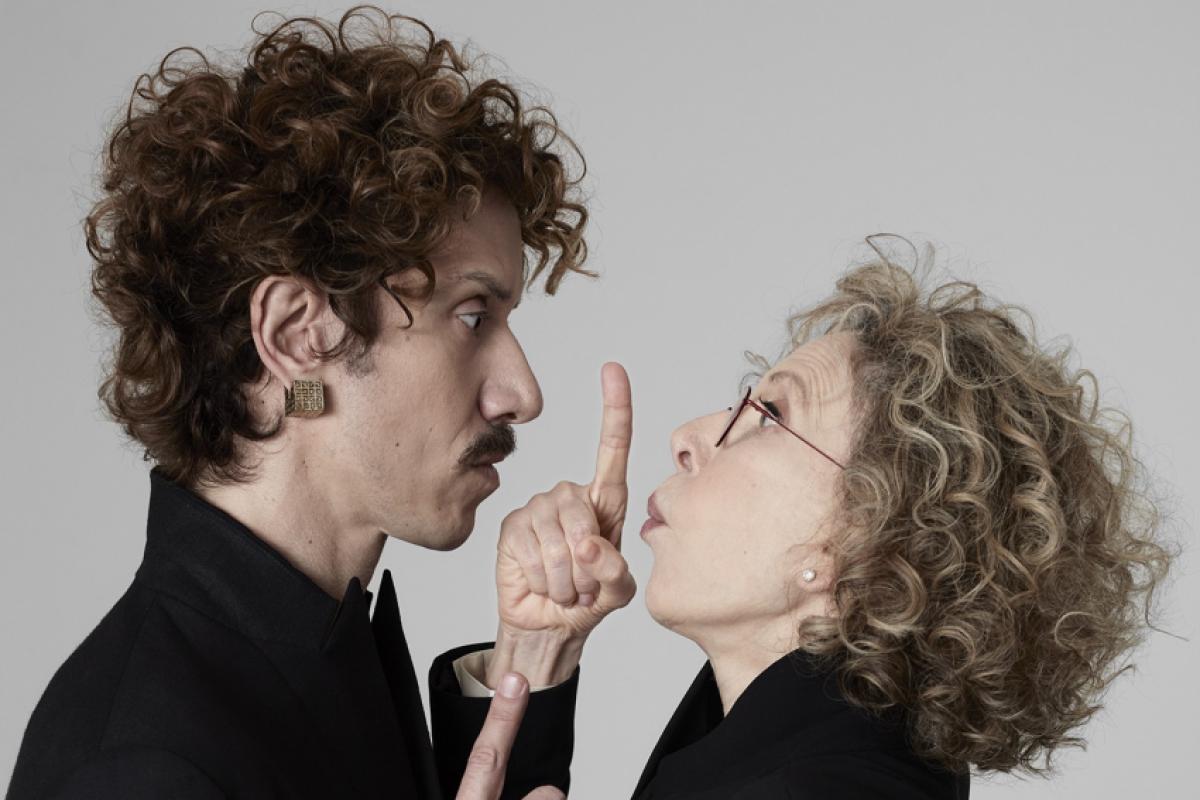 Marília Gabriela se apresenta com seu filho Theodoro Cochrane em “A Última Entrevista”.