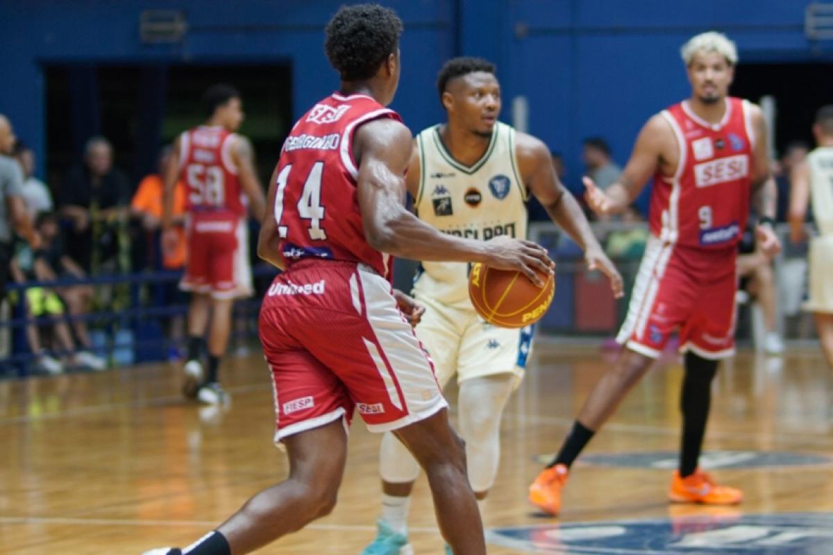 Georginho somou 13 pontos, 12 rebotes e 7 assistências