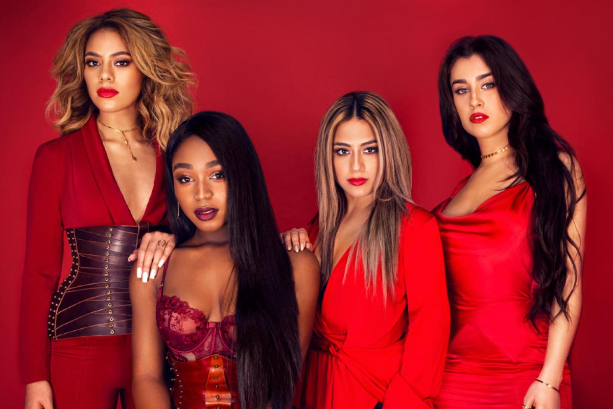 Quando ninguém imaginava, Fifth Harmony surpreendeu no show dos Jonas Brothers.