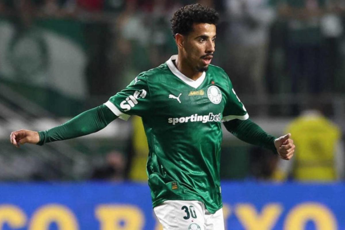 Lucas Evangelista se manteve entre os titulares do Palmeiras mesmo com Andreas Pereira disponível