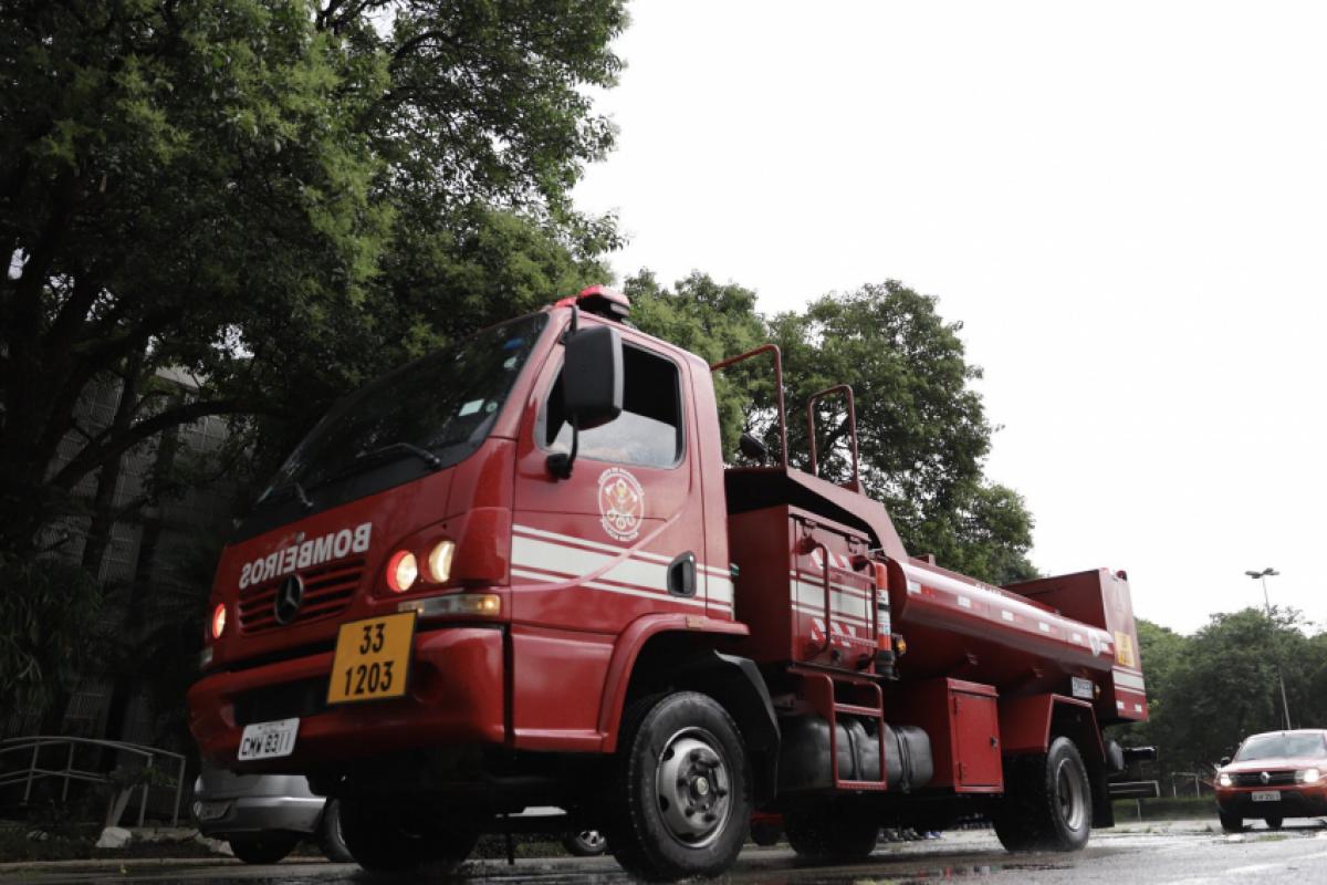 Incêndio destrói barraco no Jardim Icaraí e mata três irmãos, que estava sozinhos; pais haviam saído para buscar pertences e alimentos.