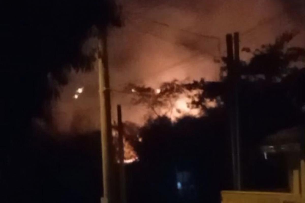 Incêndio visto por vizinhos no Esmeralda