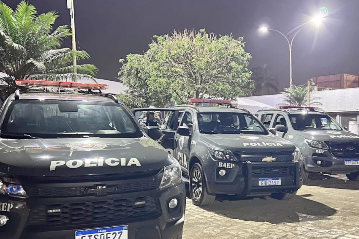 Equipes do Baep 10 capturaram a mulher na Rua do Porto, em Piracicaba.