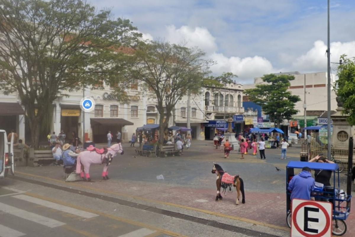 Praça onde aconteceu o crime