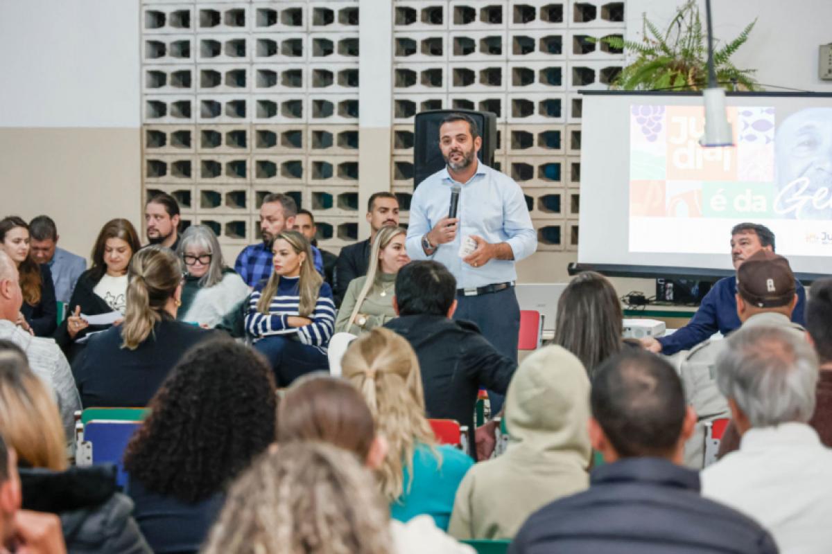Moradores e representantes do poder público participaram do encontro na EMEB Judith Almeida Curado, no Cidade Nova I