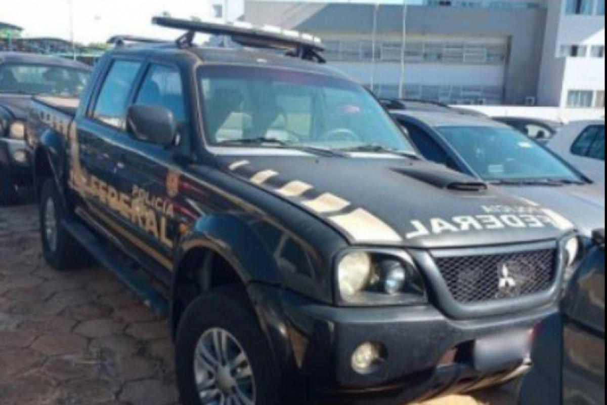 Leilão conta com automóveis e sucatas