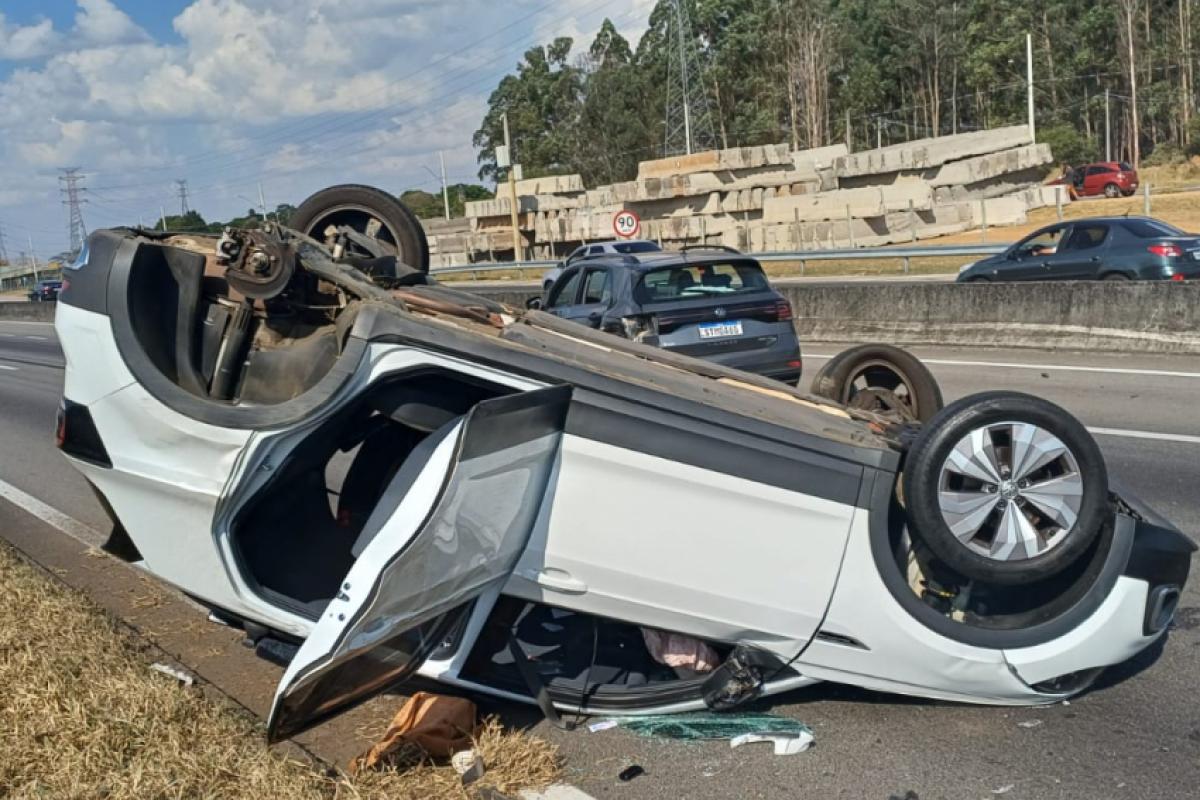 Carro envolvido no acidente, na Via Dutra