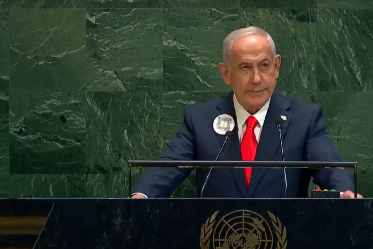 O primeiro-ministro de Israel respondeu às acusações de crimes de guerra e fez um discurso desafiador.