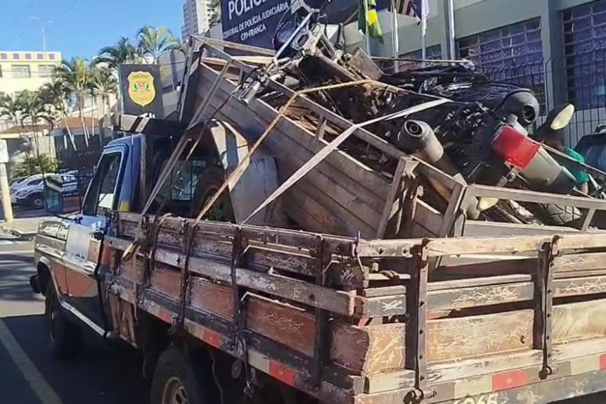 Carretinha furtada em Itirapuã e localizada em Franca