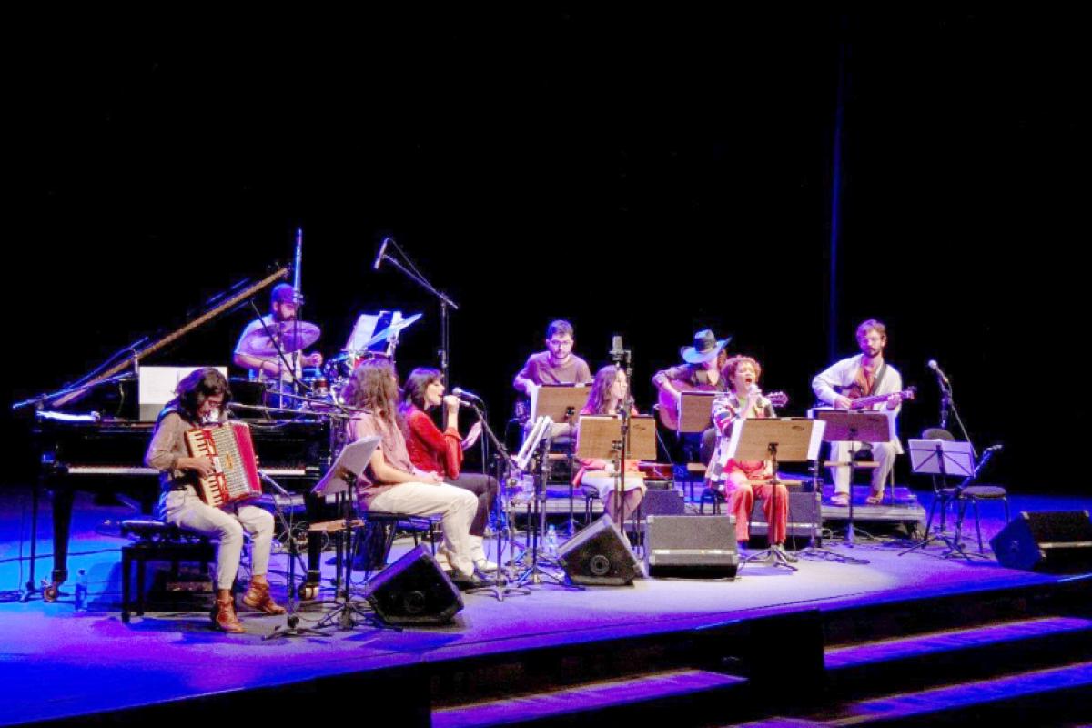 Formado por cerca de nove estudantes em nível avançado, o Grupo de Música Raiz do Conservatório de Tatuí se dedica à difusão da música tradicional brasileira.