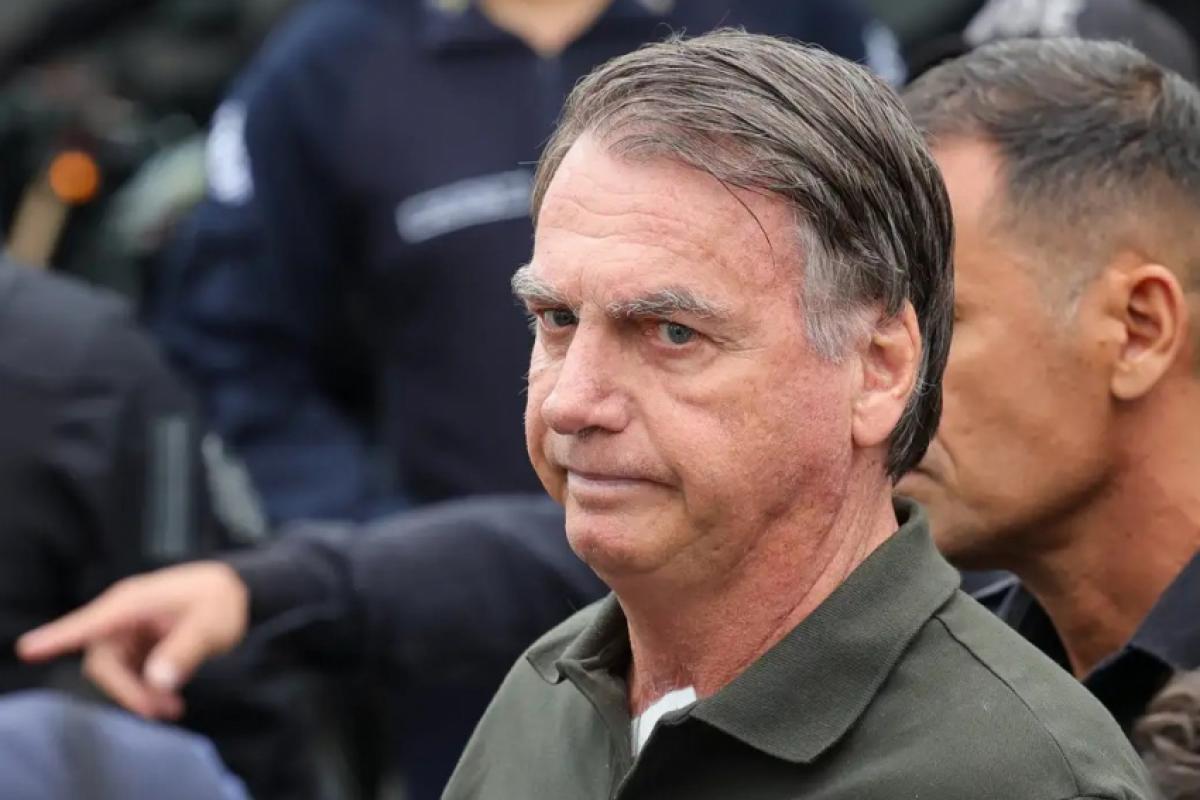 O ex-presidente Jair Bolsonaro vai passar a noite no Hospital DF Star, em Brasília