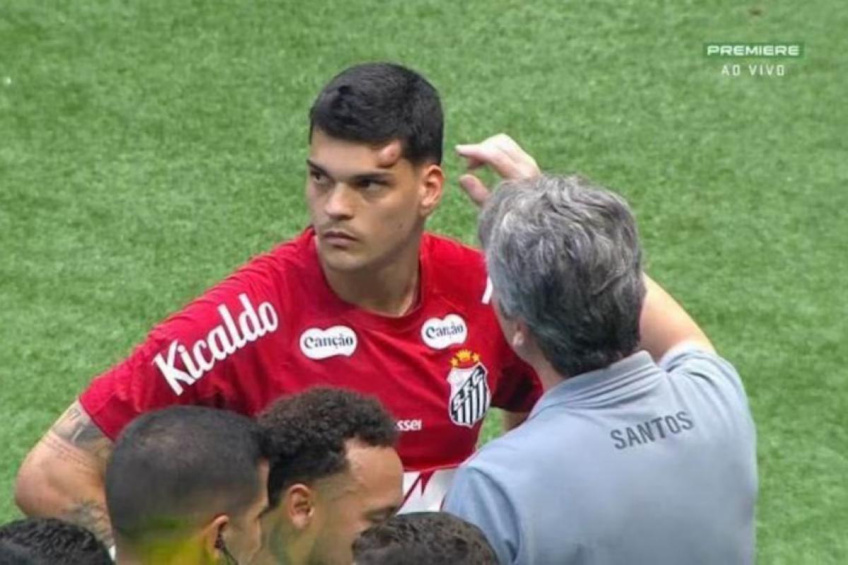 O goleiro Brazão ficou com um galo na cabeça e depois alertou o médico de que estava com tontura