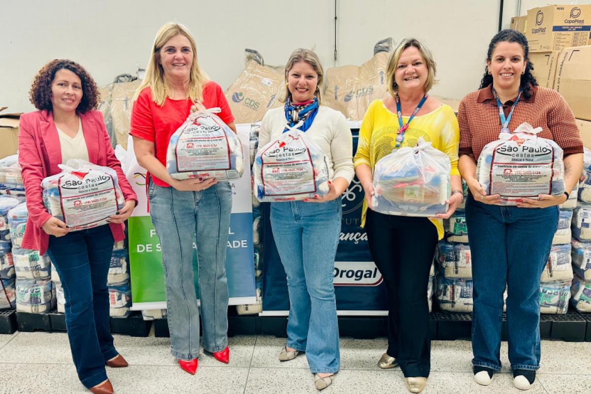 Cestas básicas foram doadas pela Rede Drogal.