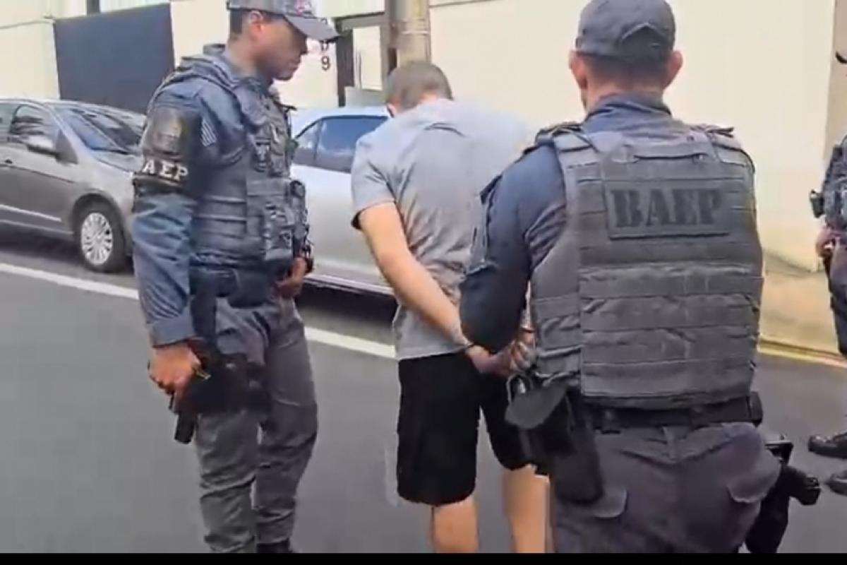 Alex Araújo Claudino, conhecido como Frango, foragido desde outubro do ano passado