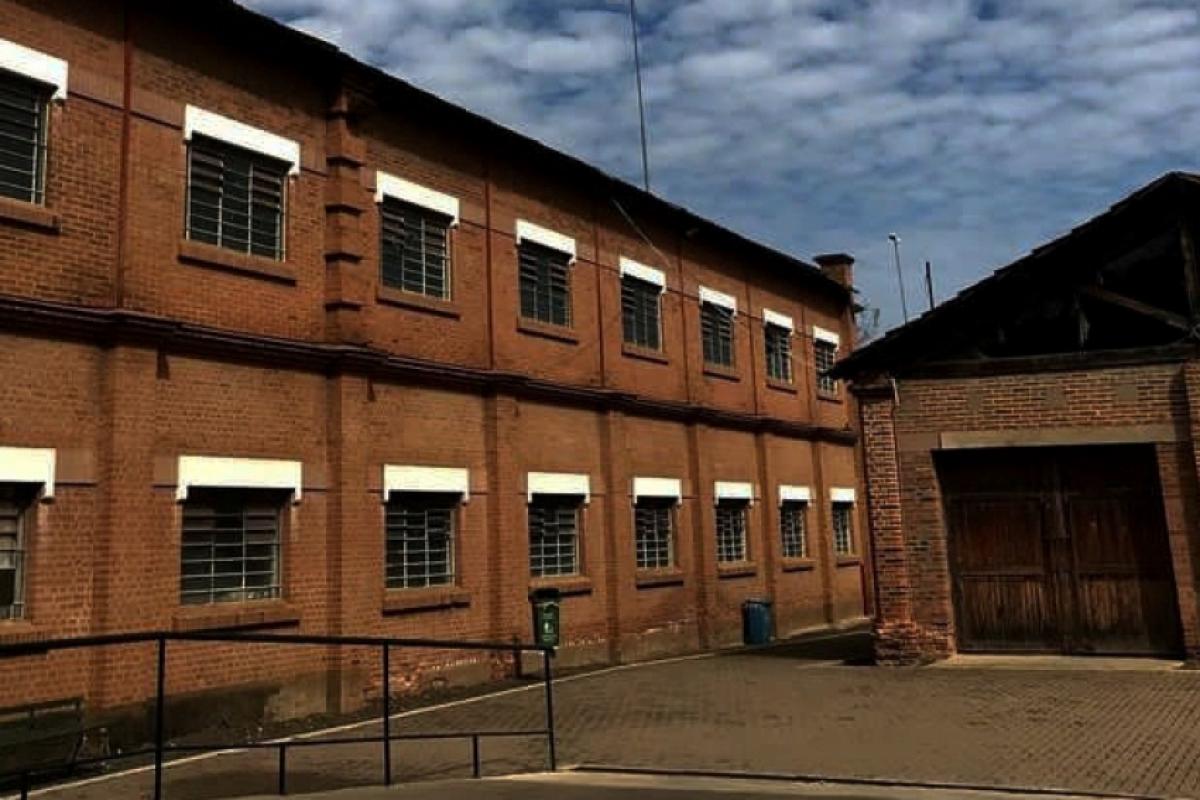 Como não viu mais o marido no local, a mulher entrou em desespero e os bombeiros foram acionados. 