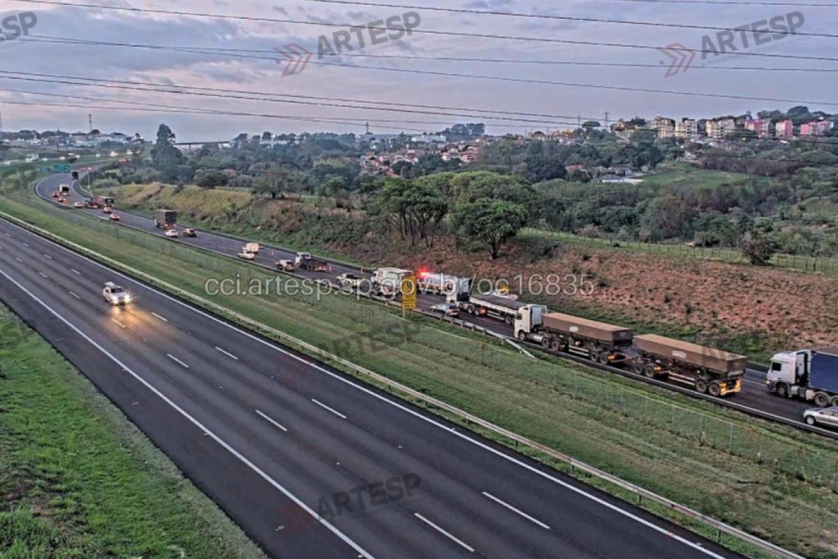 Motociclista morreu após tombar e ser atropelado na Rodovia dos Bandeirantes, em Campinas