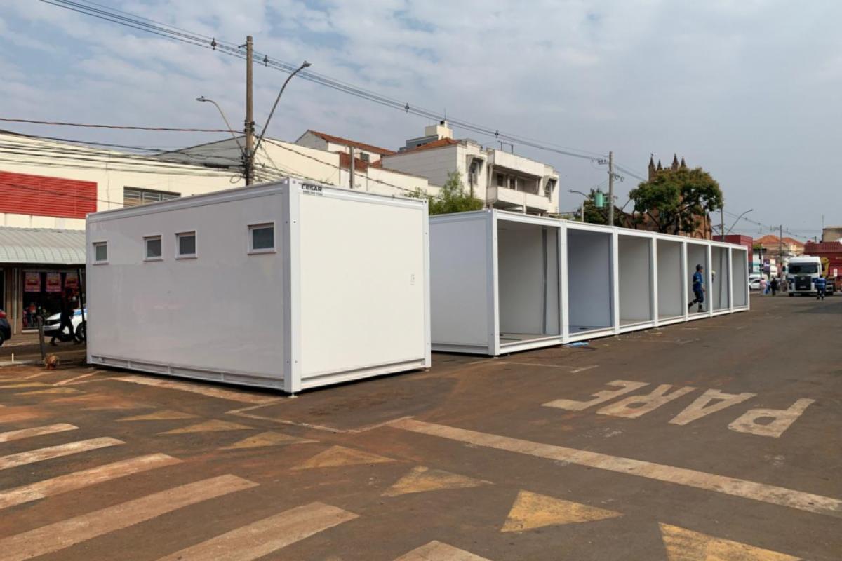 As estruturas serão utilizadas pelos permissionários afetados pelo incêndio ocorrido no local em julho deste ano