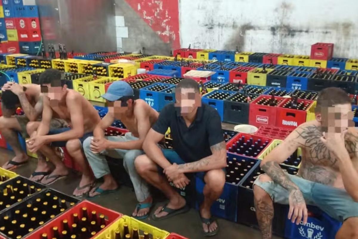 Cinco pessoas foram detidas enquanto trabalhavam na fábrica clandestina
