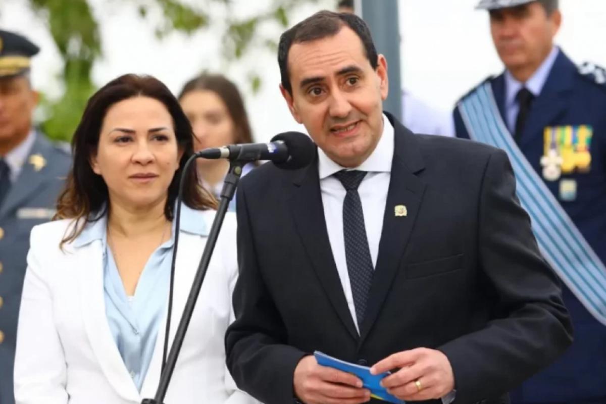 Sheila e Anderson durante solenidade 