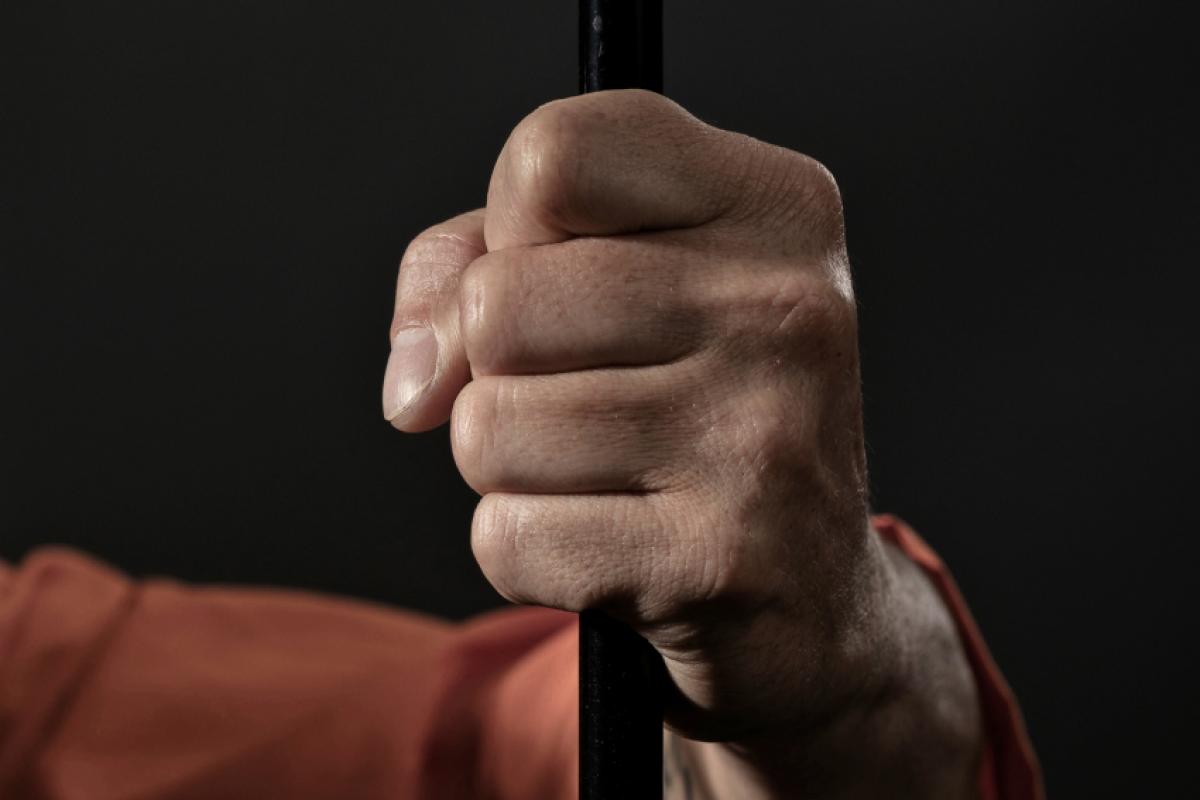 Os procurados foram conduzidos para a delegacia e ficaram à disposição da justiça. 