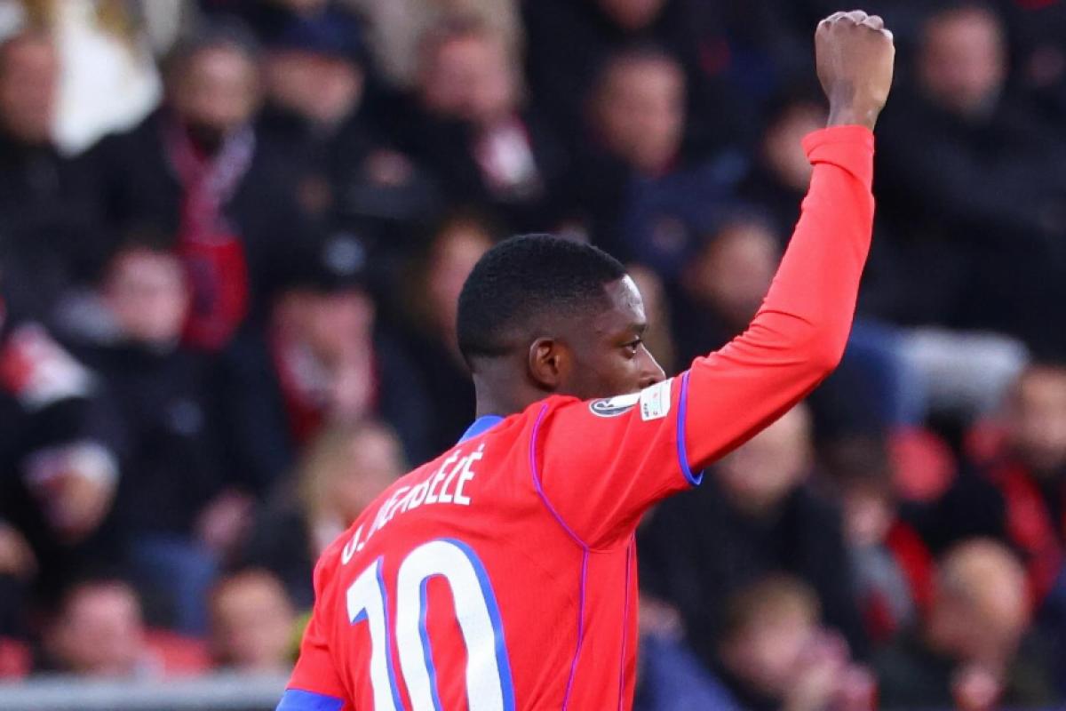 Dembélé saiu do banco e marcou em seu 1º jogo após vencer o prêmio Bola de Ouro