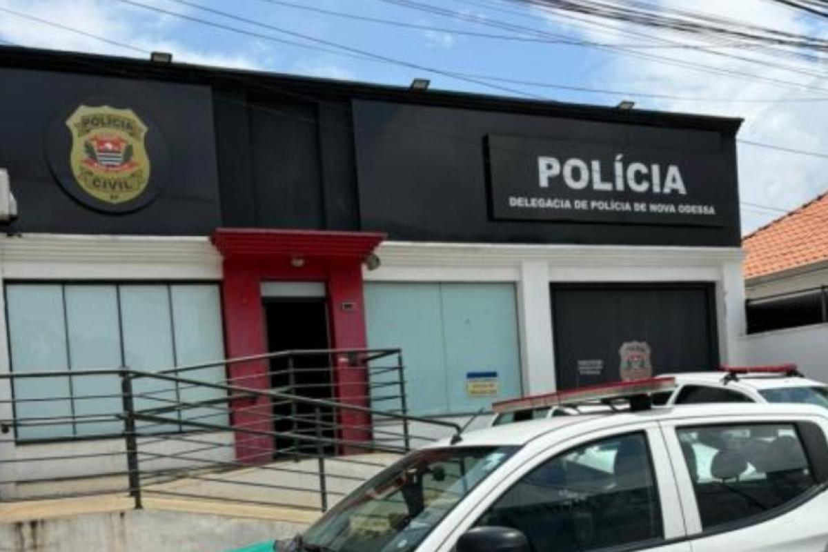 Ela relatou que, ao entrar na casa do ex-companheiro, teve acesso ao celular dele e encontrou mensagens com outras mulheres.