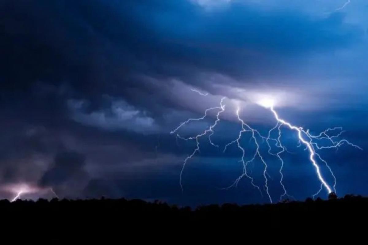 De acordo com os institutos meteorológicos, a instabilidade deve se intensificar ao longo do dia, com pancadas de chuva previstas para vários períodos