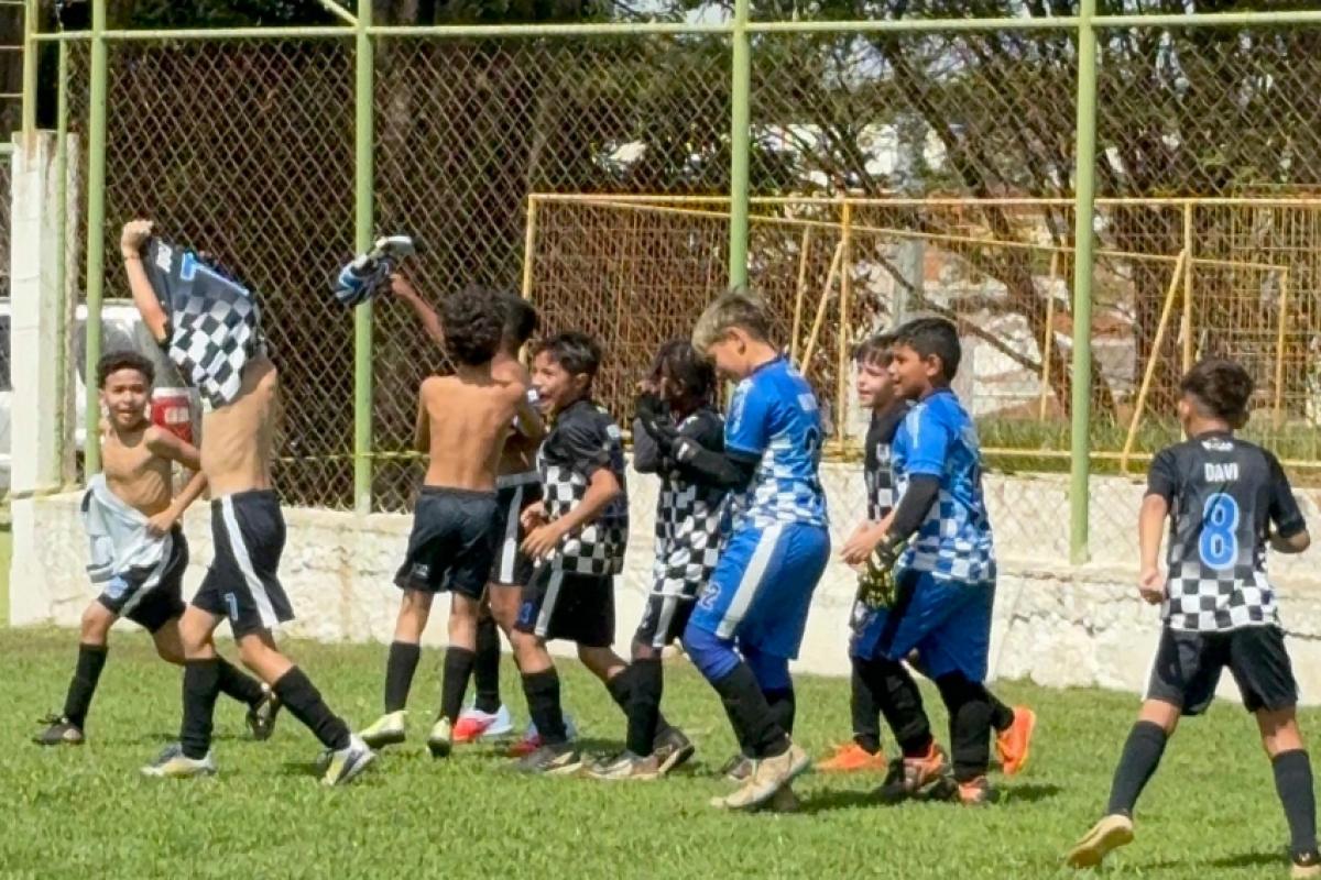 Equipe do Internacional comemorando a vitória 