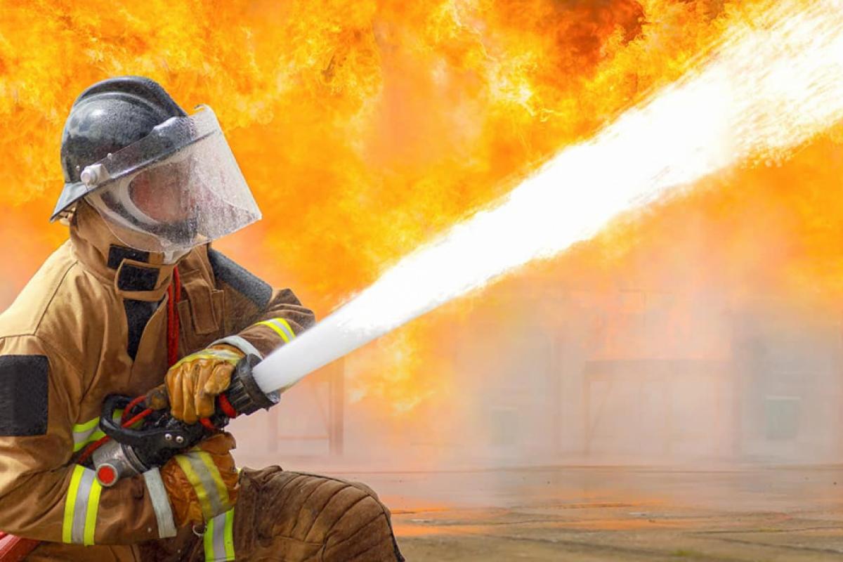 O Corpo de Bombeiros apagou o fogo e resgatou uma família