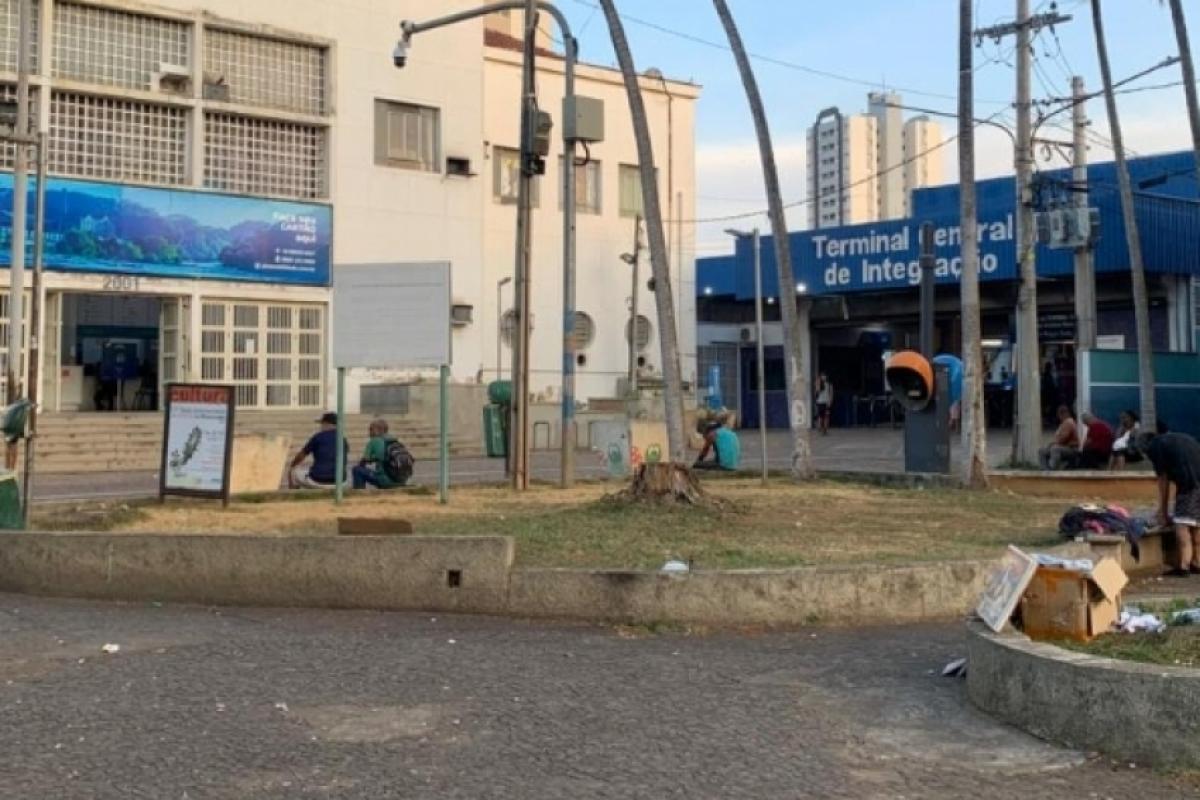 Alunos e trabalhadores relataram insegurança ao atravessar a praça do TCI. 