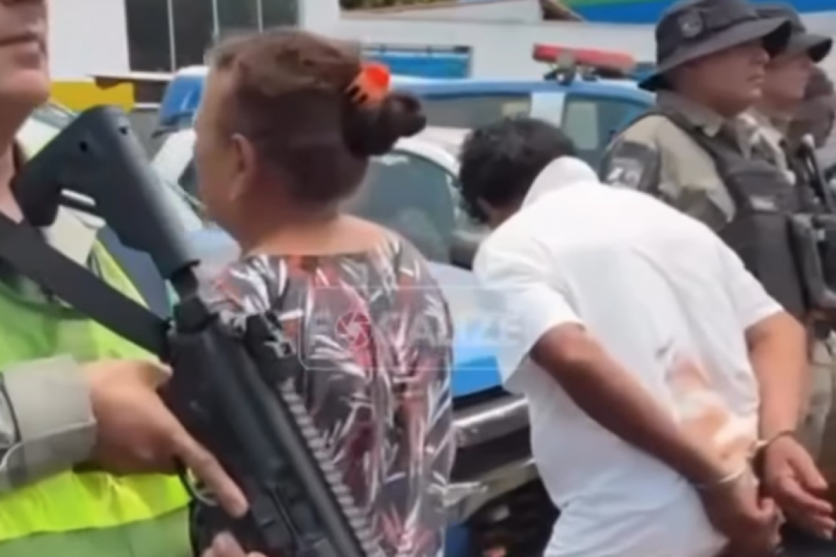 O atirador chegou à fazenda armado com espingarda e chamou o ex-companheiro de serviço para a varanda da casa. 