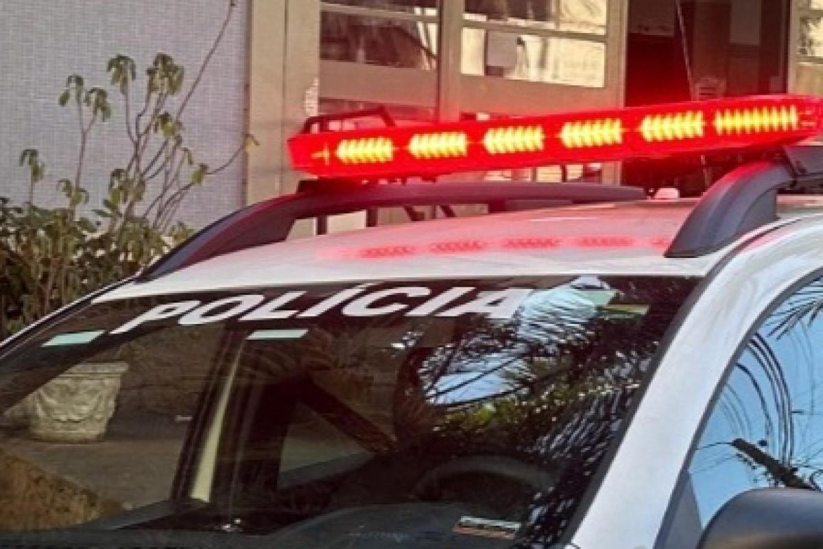 Equipes da Polícia Militar capturaram o homem na unidade de saúde em Piracicaba. 