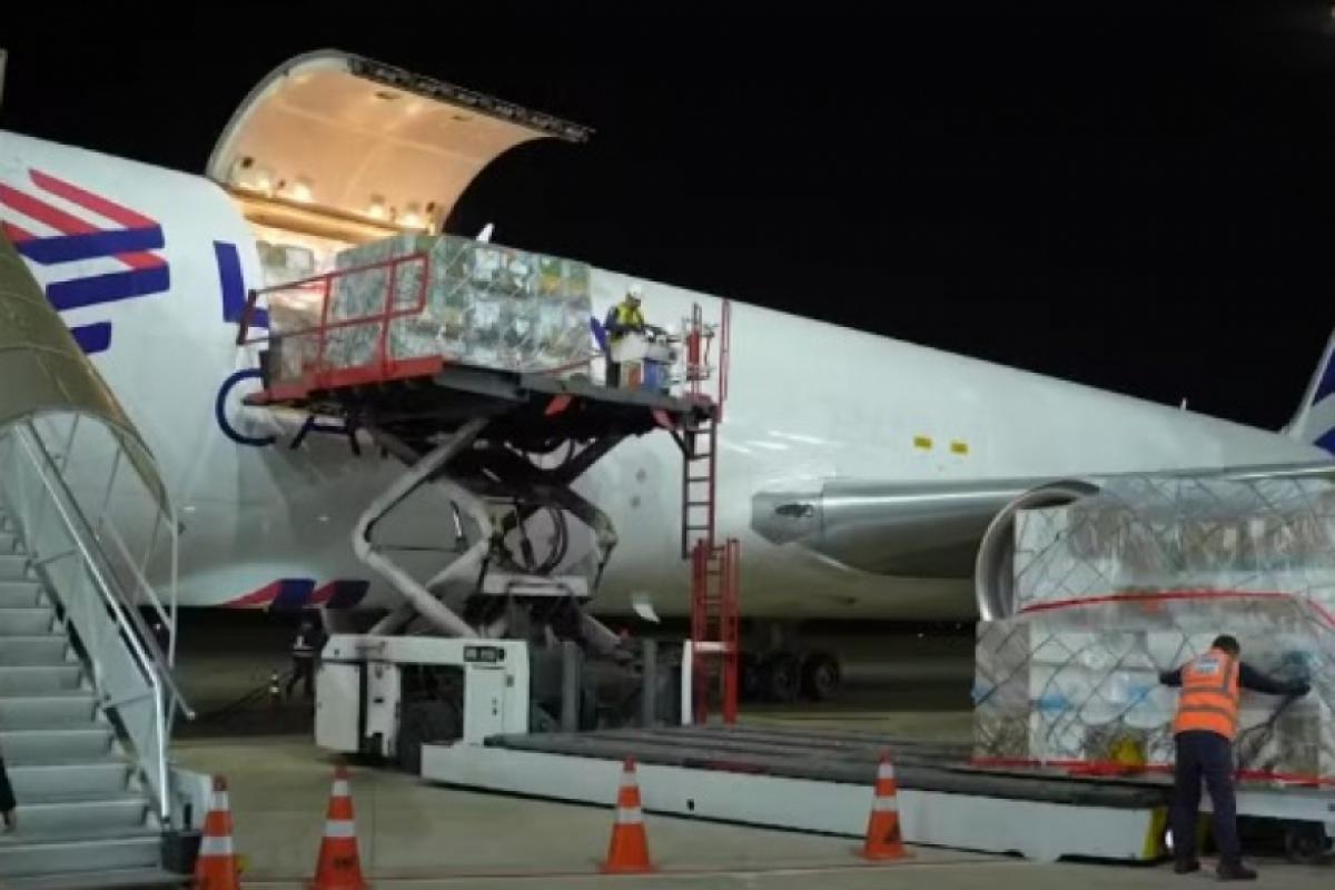 Voo vindo da Europa chegou em São José