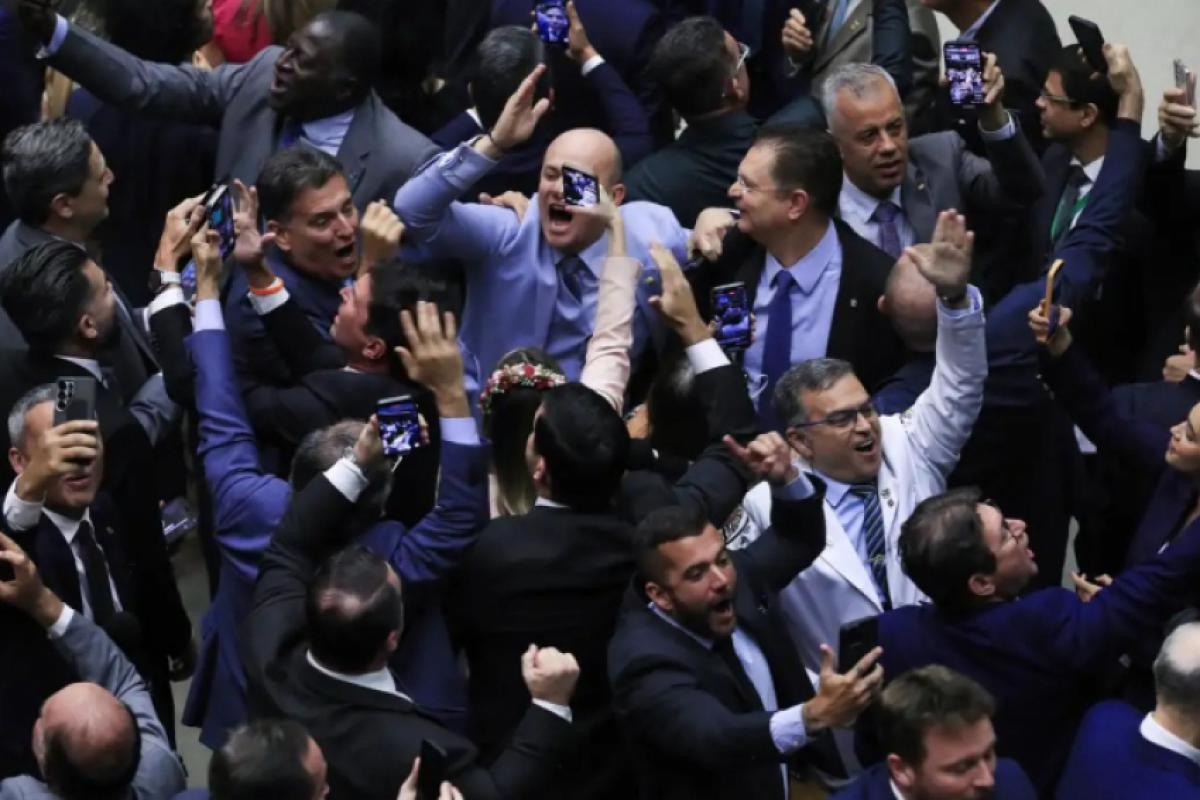 Cinco superintendentes regionais de ministérios ligados ao MDB e PSD foram exonerados. 