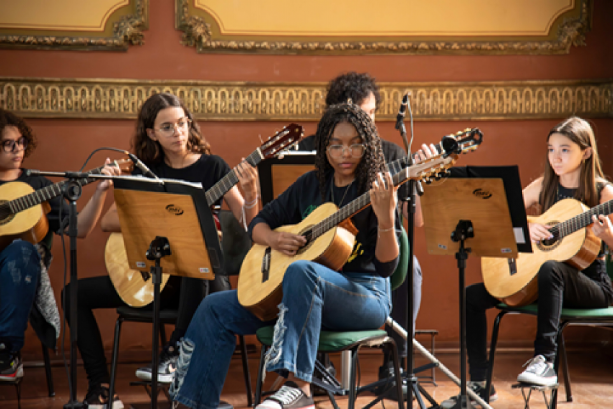 Camerata de Cordas Dedilhadas do Guri Franca