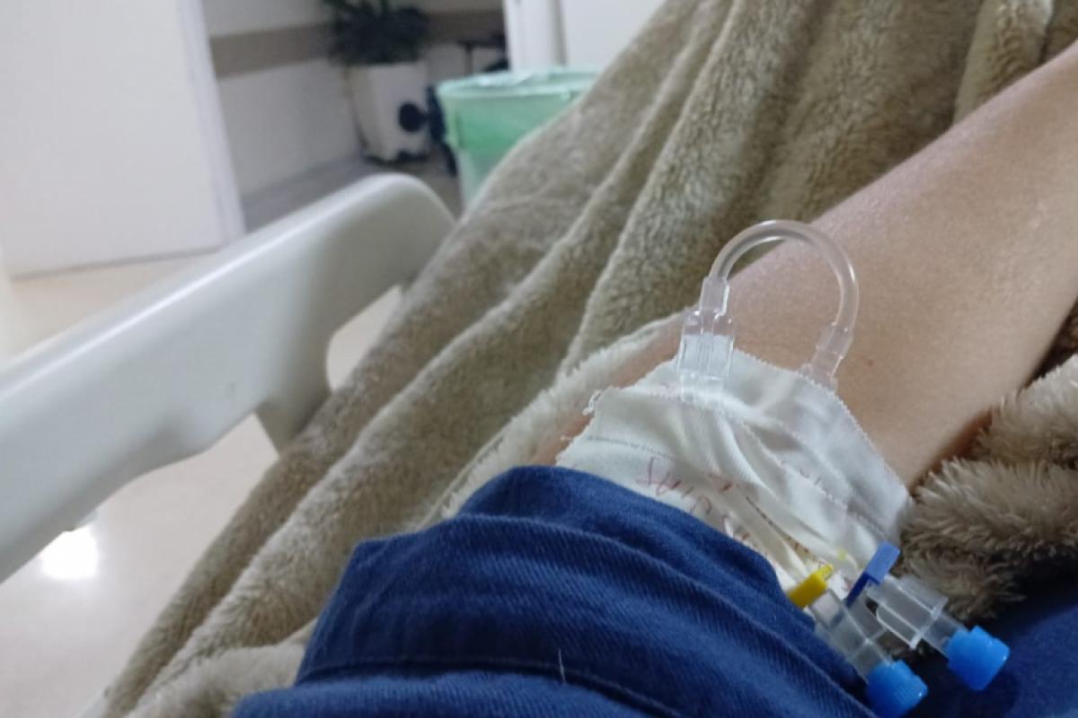 Comerciante Juliana Marins em observação médica após ferimentos causados por bandidos