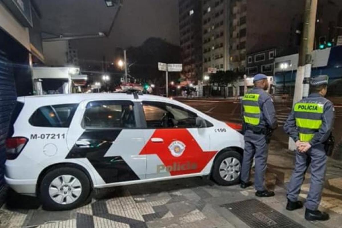 Ao ser abordado, homem confessou que usou drogas e esfaqueou um homem de 42 anos.