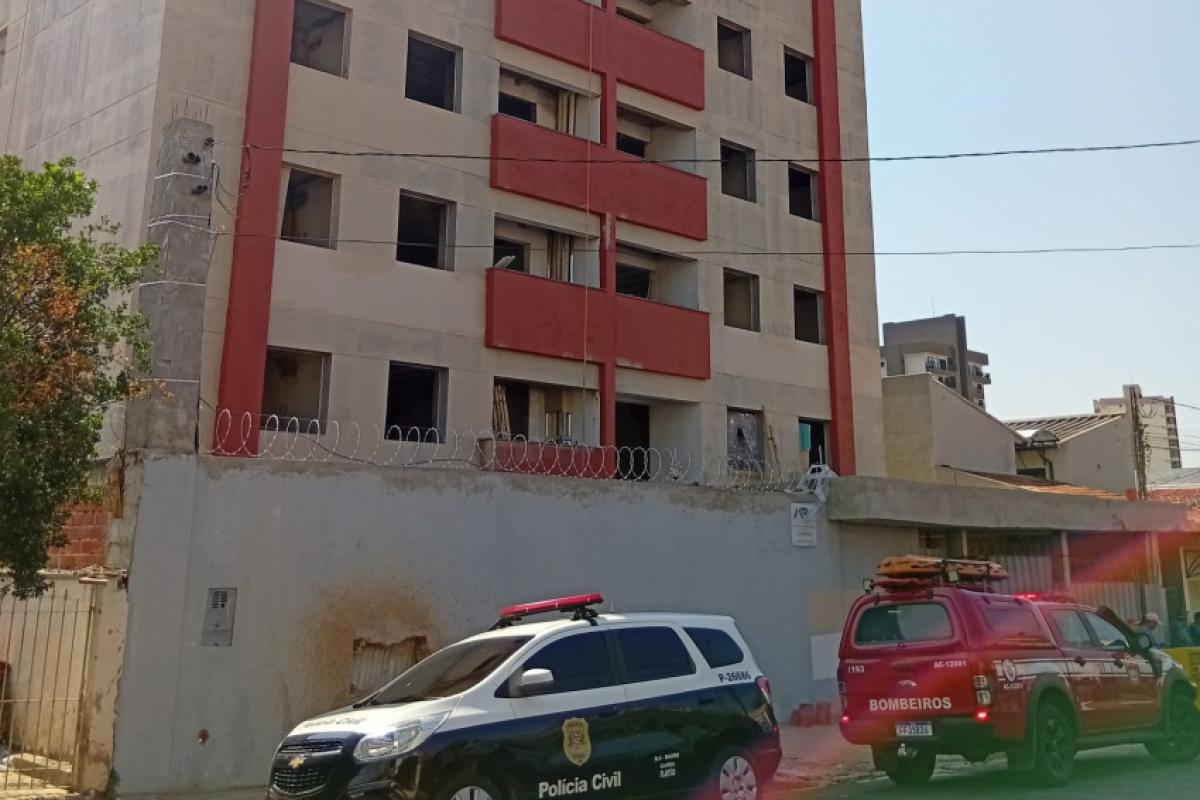 Polícia Civil, Corpo de Bombeiros e Polícia Militar estivera no prédio em obras