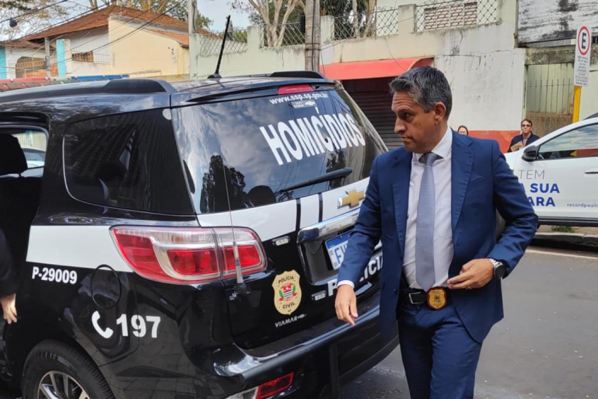 Delegado Cledson Nascimento ao chegar ao Fórum