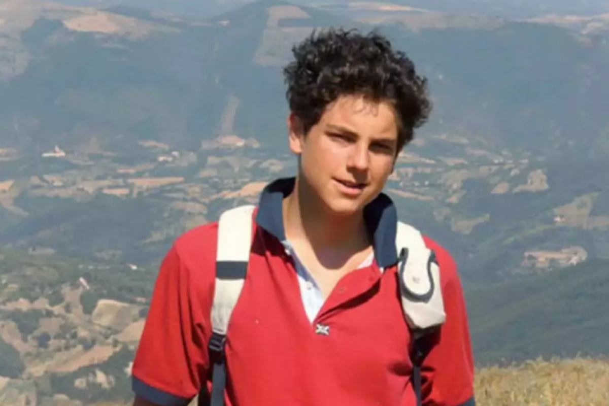 Canonizado de forma inédita para os tempos atuais, São Carlo Acutis morreu em 2006, aos 15 anos, vítima de leucemia