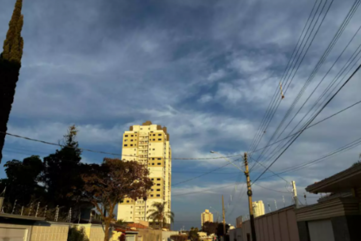 Céu visto do bairro São José, em Franca