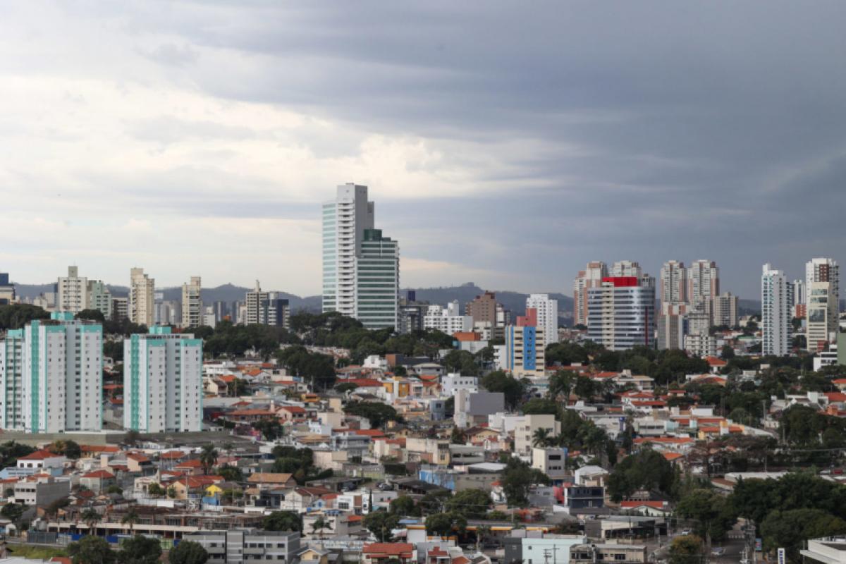 Defesa Civil alerta para queda da temperatura e chuvas fortes