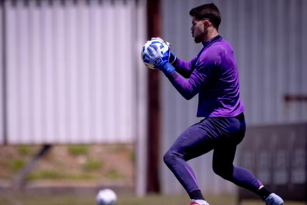 Felipe Longo pode ter nova chance com a camisa do Corinthians
