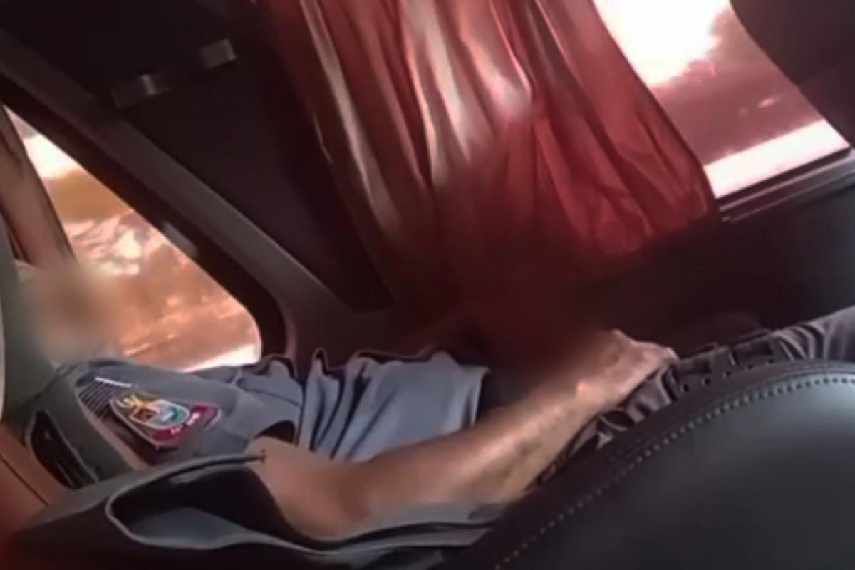 Apesar do medo, a mulher teve frieza e gravou o homem praticando ato obsceno ao seu lado. 