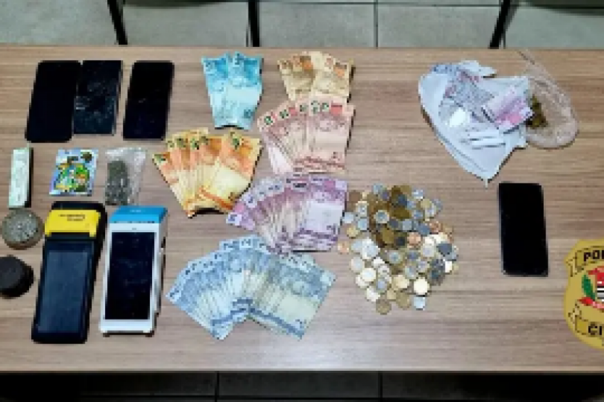 Polícia Civil cumpre mandados simultâneos, apreende drogas e dinheiro, e prende suspeito apontado como líder do esquema