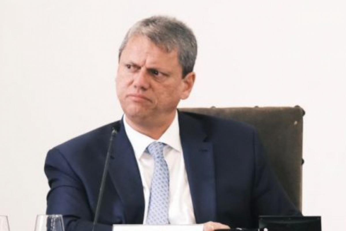 O governador Tarcísio de Freitas (Republicanos): 'Tenha vergonha, Haddad, respeite os brasileiros'