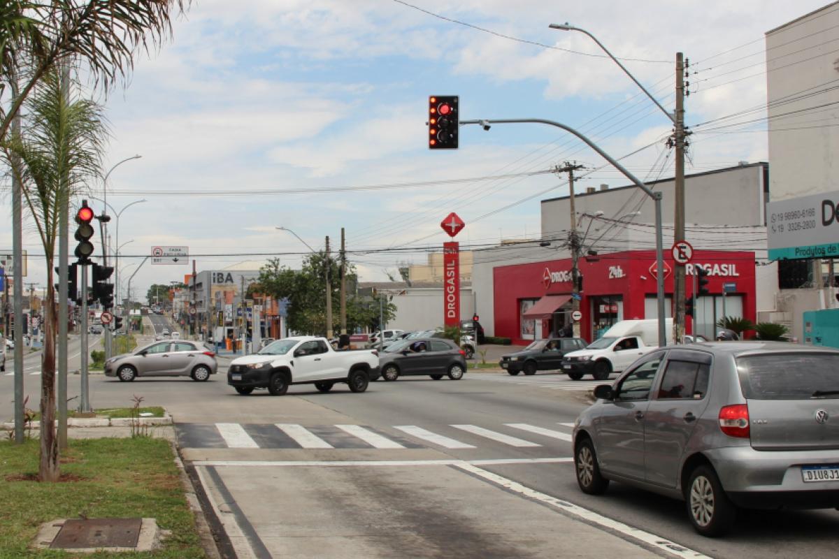 Emdec inicia projeto-piloto com semáforos equipados com temporizadores regressivos no Jardim do Lago. Equipamentos serão avaliados por 30 dias.