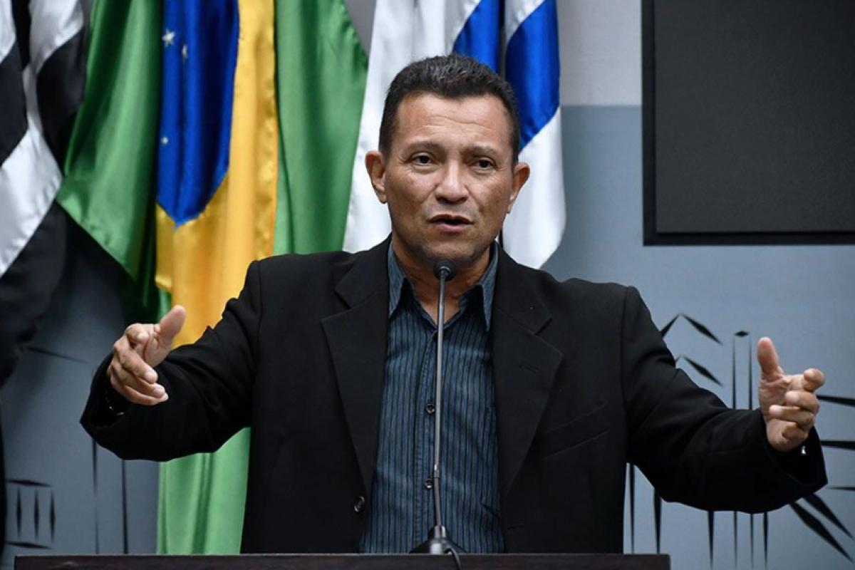 O vereador Valdemar Damião Brito é acusado em denúncia de ex-assessora de ter proposto repasse mensal de parte do salário; caso motivou abertura de investigação